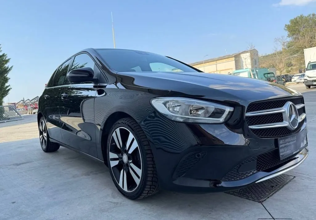 Zunanja slika - Mercedes-Benz B-Razred - 180 d SPORT AVT.-F1 KAMERA-USNJE-ALU 19 - 2