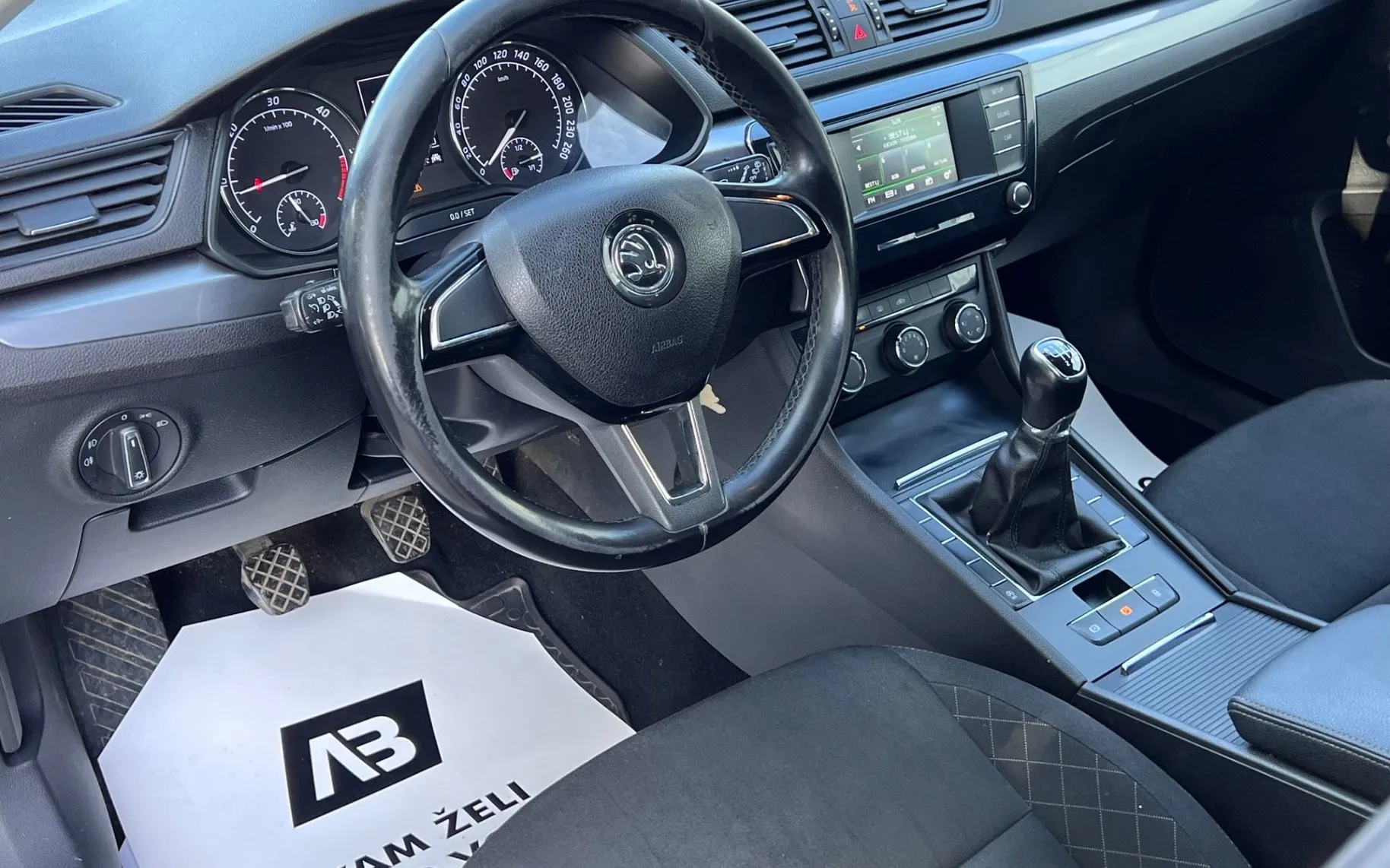 Notranja slika - Škoda Superb - 2.0 TDI+ALU+TEMP+USB... - 10