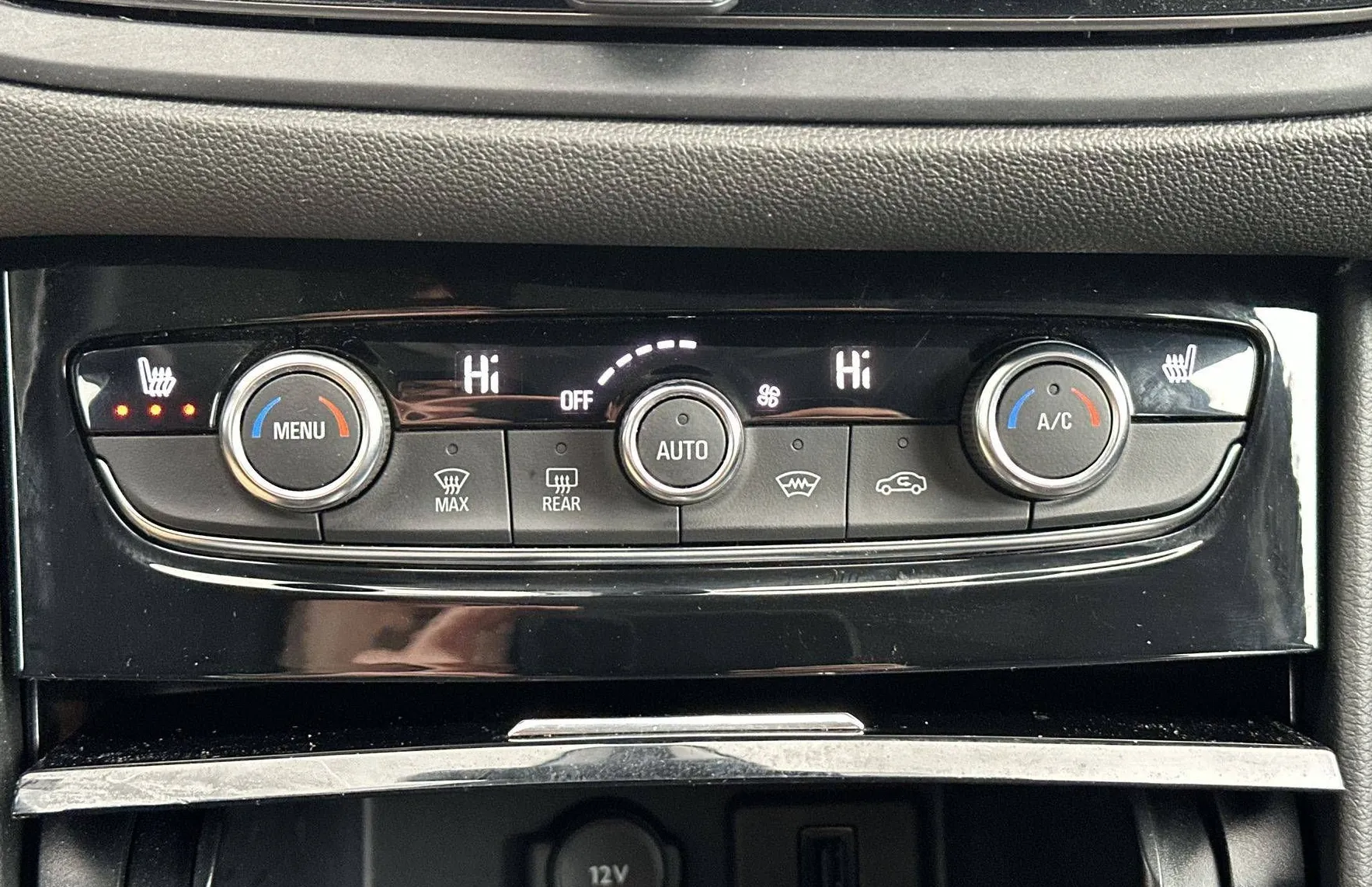 Zunanja slika - Opel Grandland X - 1.5 D AUT ULTIMATE ACC MRTVI KOT GRETJE SED+VOLAN - 17