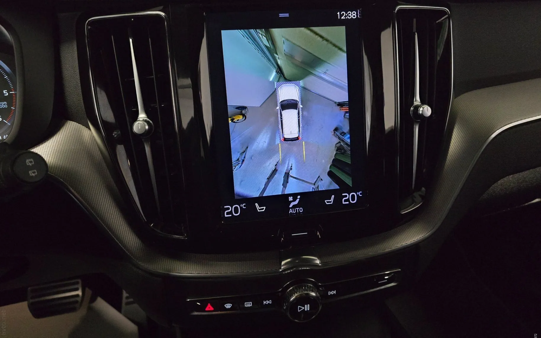 Notranja slika - Volvo XC60 - B4D R-Design Avt.- LED.usnje+mem.360kam.HUD.Harman - 18