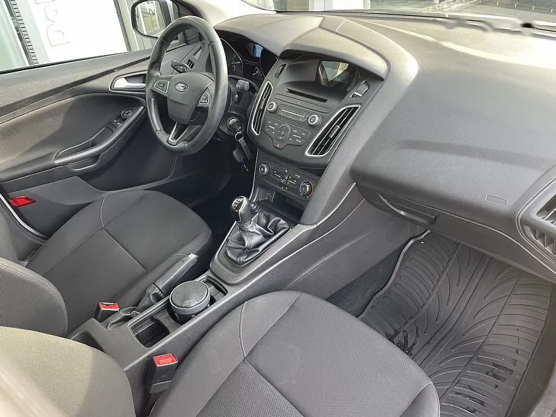 Zunanja slika - Ford Focus - Trend-1.0-ECOBOOST-LIMUZINA-SLO-1LASTNIK - 9