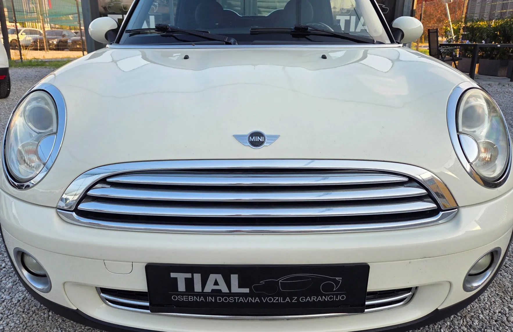 Zunanja slika - MINI Cabrio - One KLIMA-ALU17-BI XENON-USNJE-SERVISNA - 2