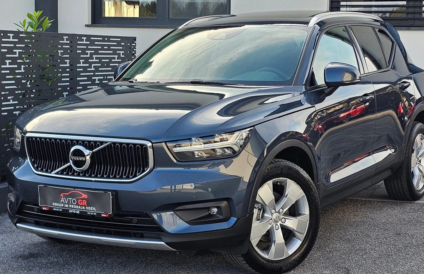 Zunanja slika - Volvo XC40 - Momentum- 1.LAST.-KAMERA-PANORAMA-fUL LED-Le 99.0 - 1