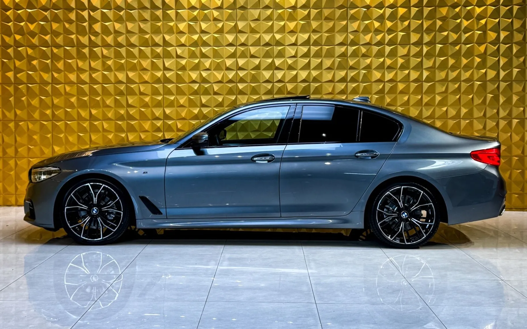 Zunanja slika - BMW serija 5: - 520d AUT. M Sport-LED-PANO-VIRTUAL-KAMERA... - 6