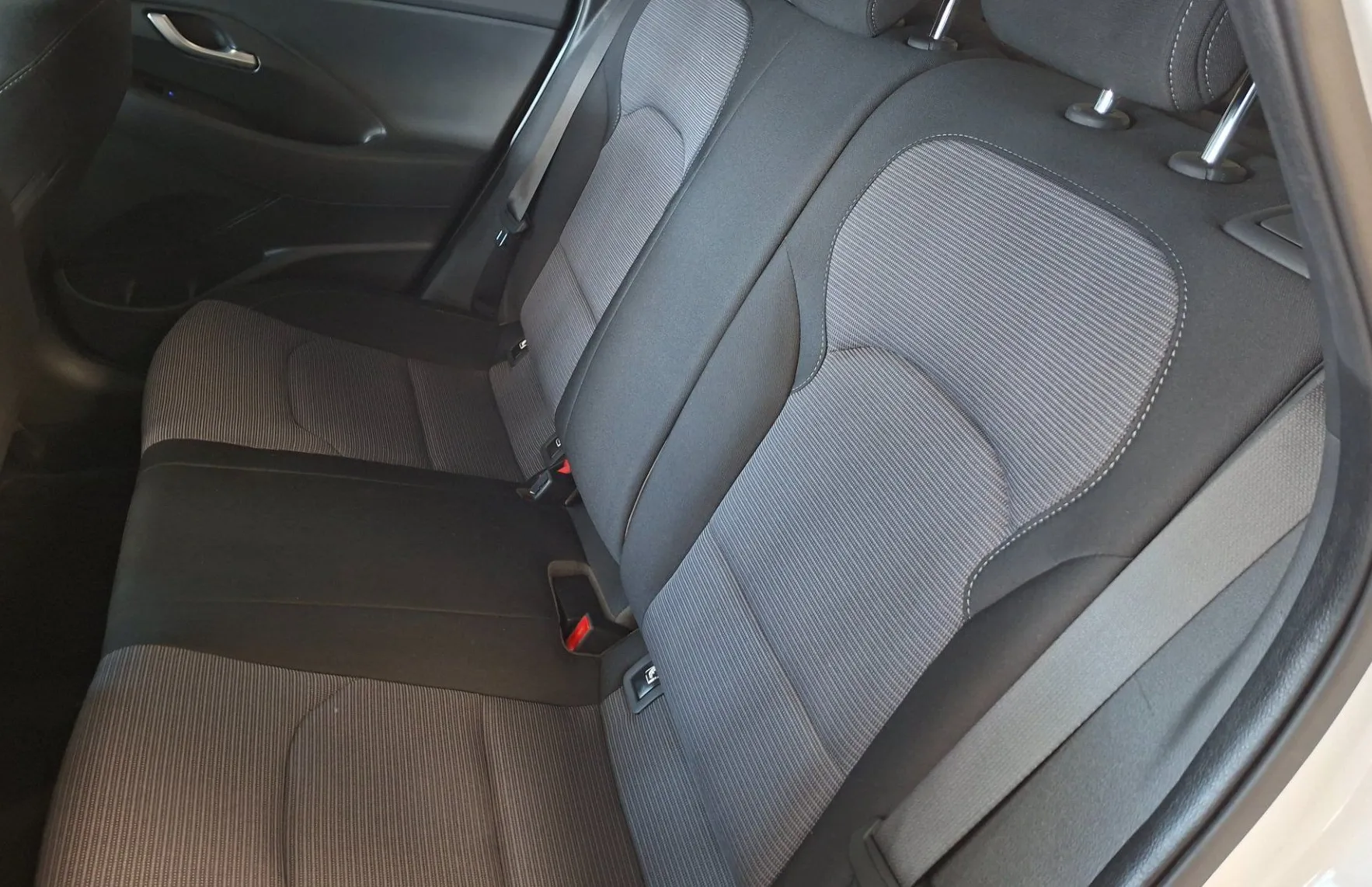 Zunanja slika - Hyundai i30 - 1.6 CRDi  116 Style-LED-NAVI-KEMERA-PDC-ODLIČEN- - 15