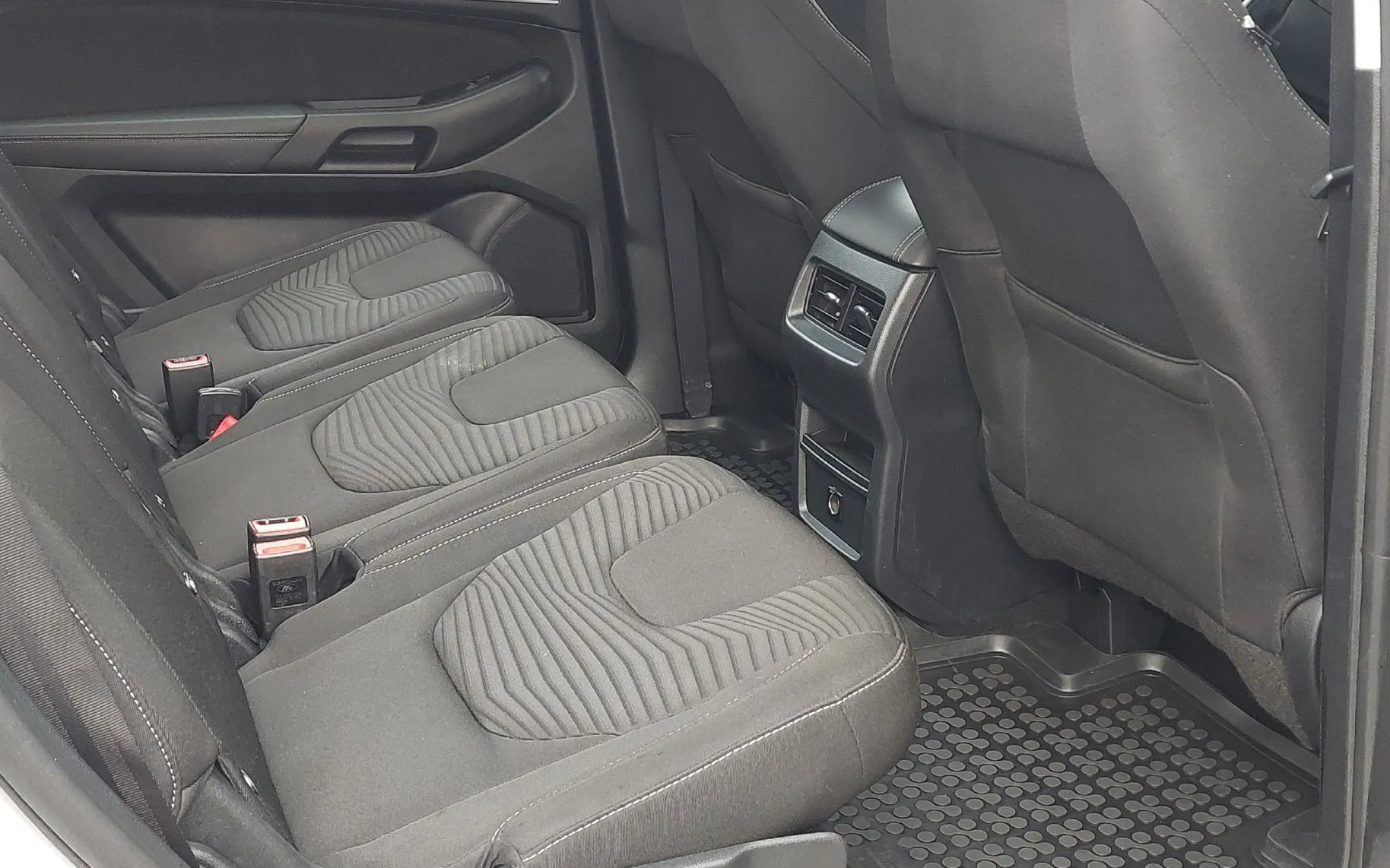 Zunanja slika - Ford S-MAX - 2.0 TDCi 110 kW FWD Trend Powershift - 7