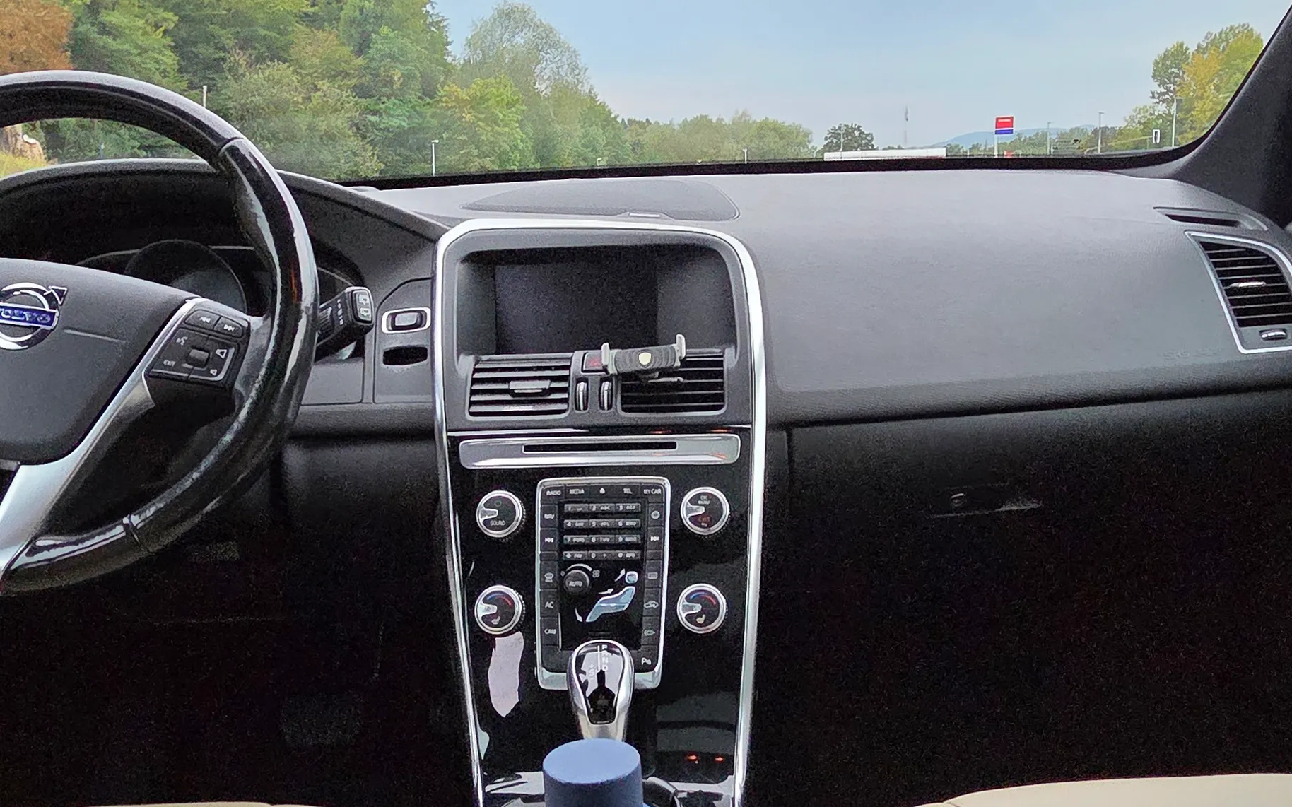 Notranja slika - Volvo XC60 - FWD D3 Luxury Geartronic - 8