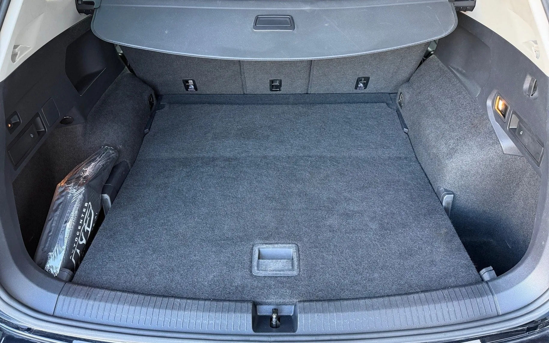 Notranja slika - Volkswagen Tiguan Allspace - 4motion 2.0 TDI BMT R-Line Edition DSG-DCC-20 COL - 12