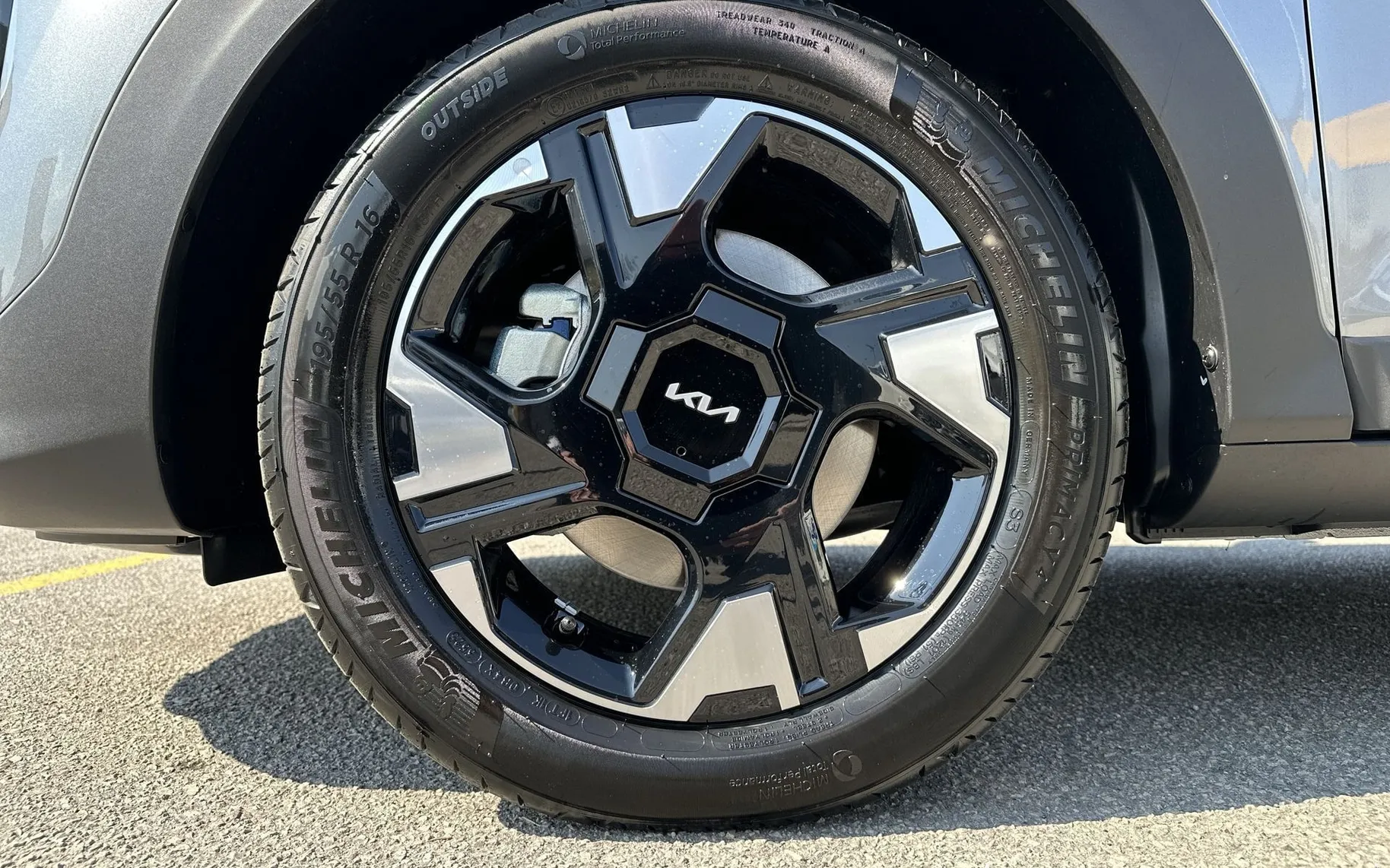 Notranja slika - KIA Stonic - 1.0 T-GDi LX Life M T - 9