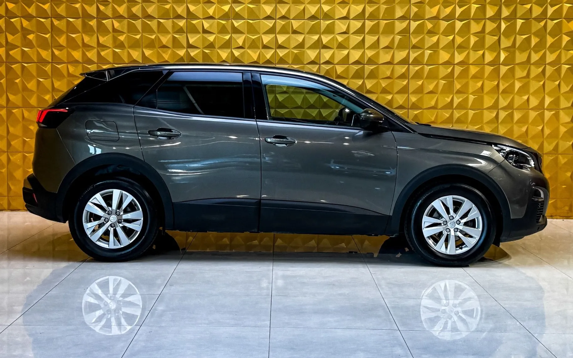 Notranja slika - Peugeot 3008 - 1.2i AUT-VIRTUAL-F1-NAVI-MULTIFUNKCIJA-RADAR - 12