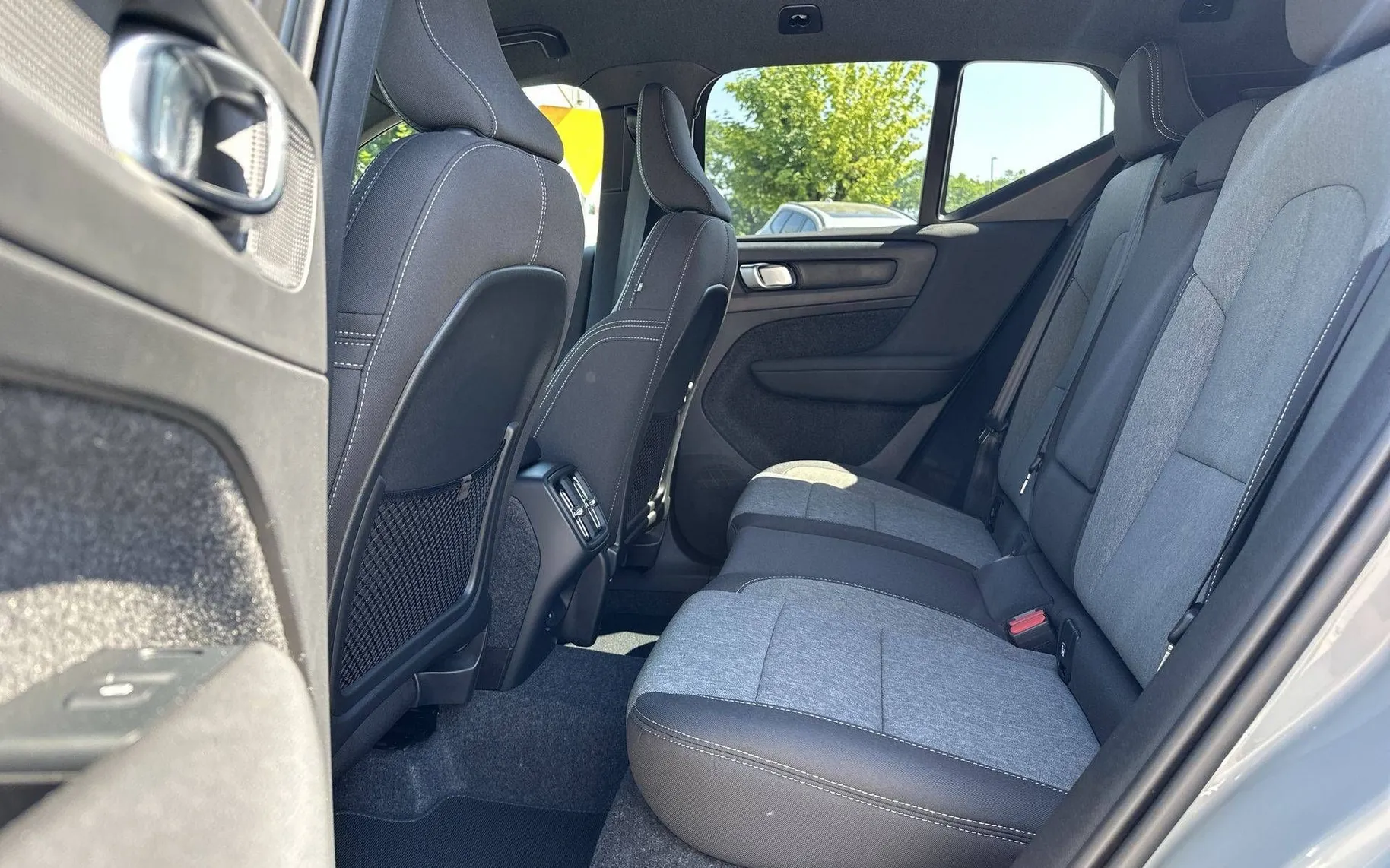 Notranja slika - Volvo XC40 - B3P Core Avt - 28