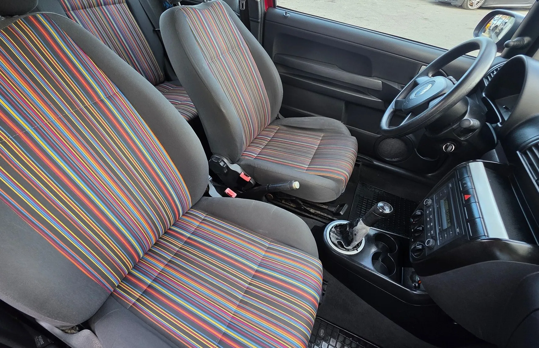 Zunanja slika - Volkswagen Fox - 1.2 KLIMA-SLOVENSKI-2.LASTNIK-ZELO LEP - 11
