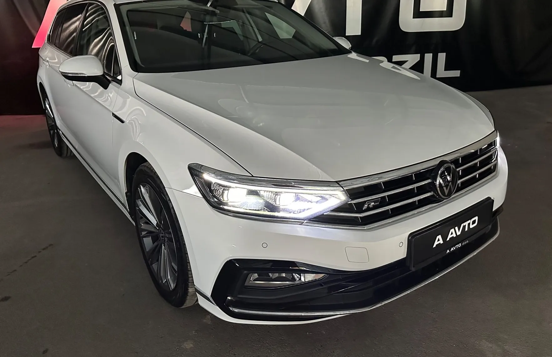 Zunanja slika - Volkswagen Passat - Variant 2.0TDI RLINE DSG-KEYLESS-KAMERA-VIRTUAL-ACC-IQ LED - 3