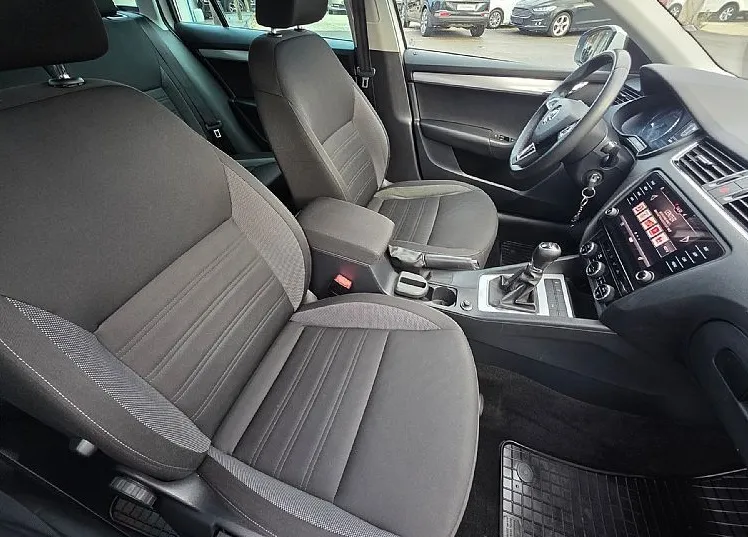 Zunanja slika - Škoda Octavia - 1.6 TDI STYLE ALU PLATIŠČA-PDC-NAVIGACIJA - 13