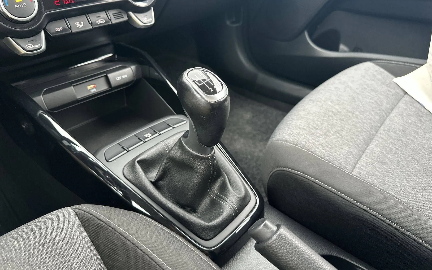 Notranja slika - KIA Stonic - 1.0 T-GDi EX Urban ISG - 20