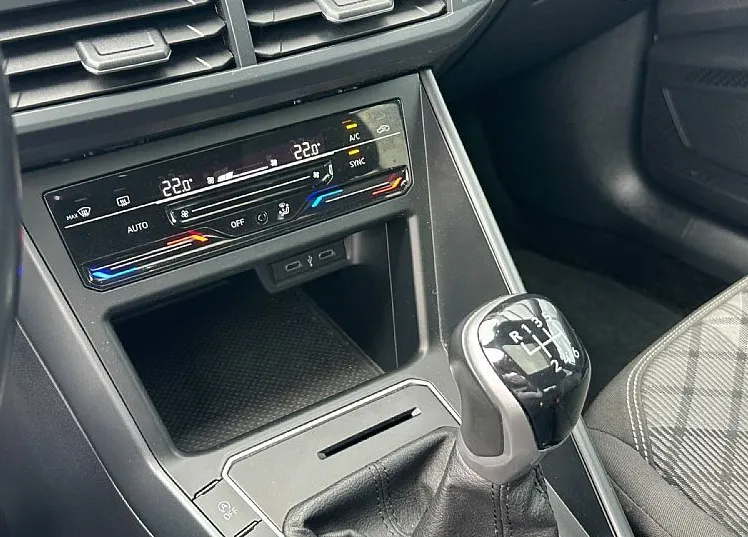 Zunanja slika - Volkswagen Taigo - 1.0 TSI R-Line - Panorama - Jamstvo - Odličen - 9
