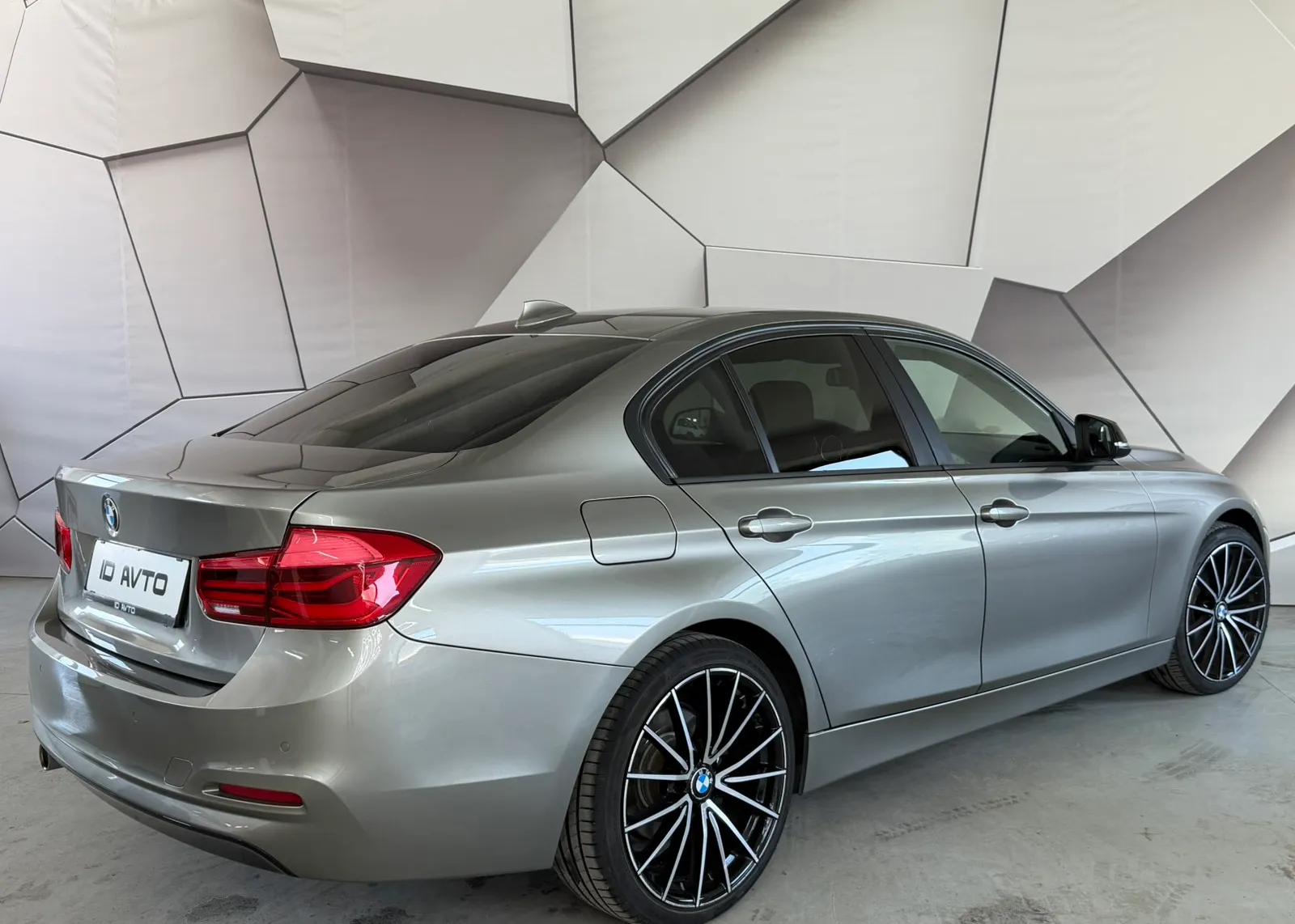 Zunanja slika - BMW Serija 3 - 318d - 4