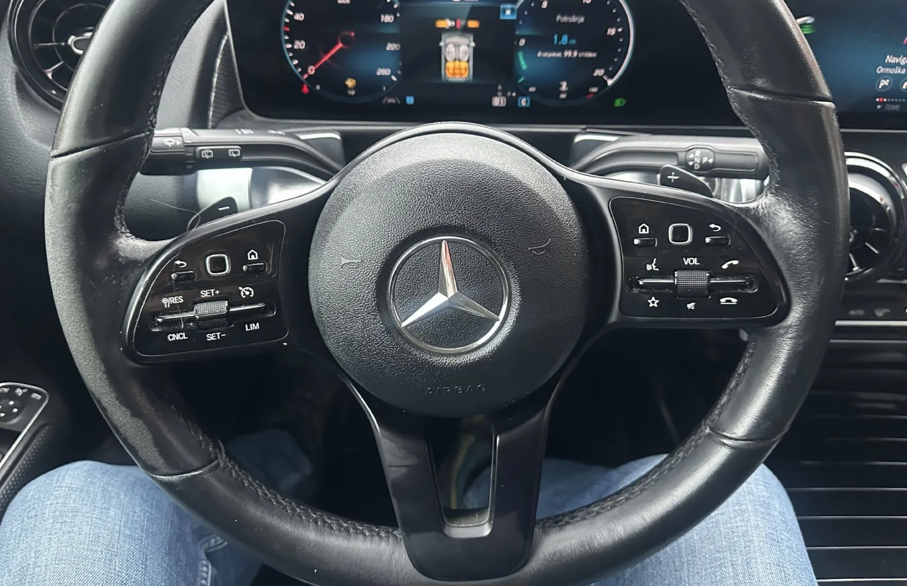 Zunanja slika - Mercedes-Benz GLB-Razred - GLB 200 d.KAMERA.USNJE.ACC.LED.NAVI.SAMO 137.000KM - 9