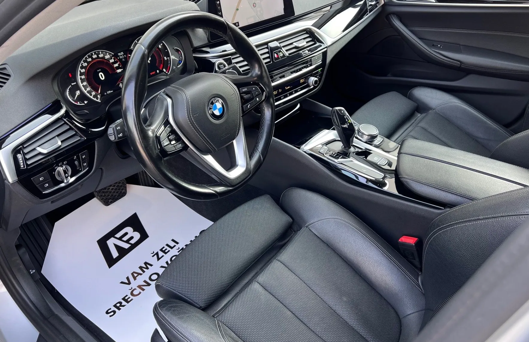 Zunanja slika - BMW Serija 5 - : 520d xDrive+F1+SPORT+LED+VIRTUAL+NAVI+ALU - 10