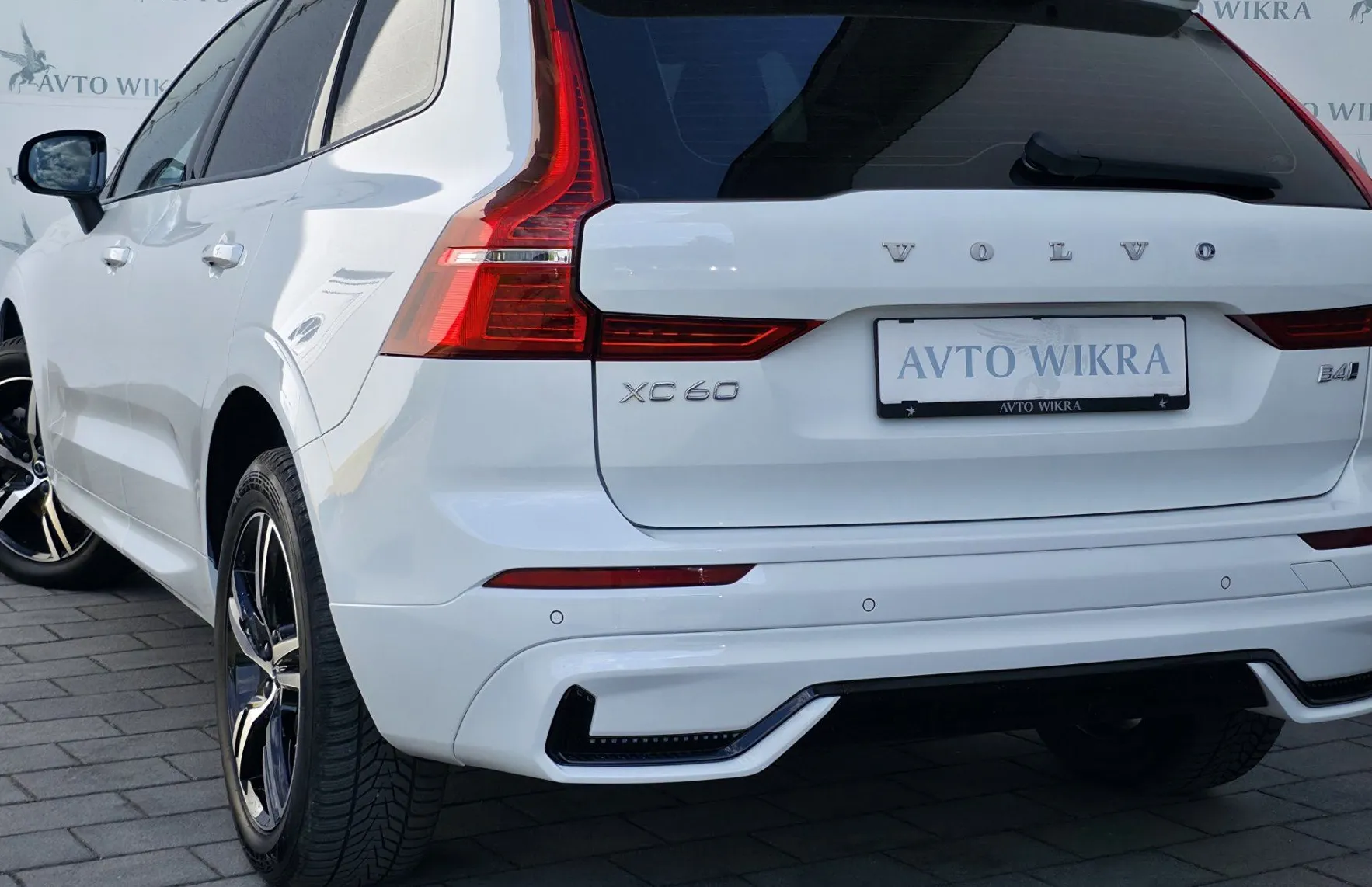 Zunanja slika - Volvo XC60 - B4D AWD AT R-Design FULLED•GRETJE•MEMORY•HARMAN•19 - 3