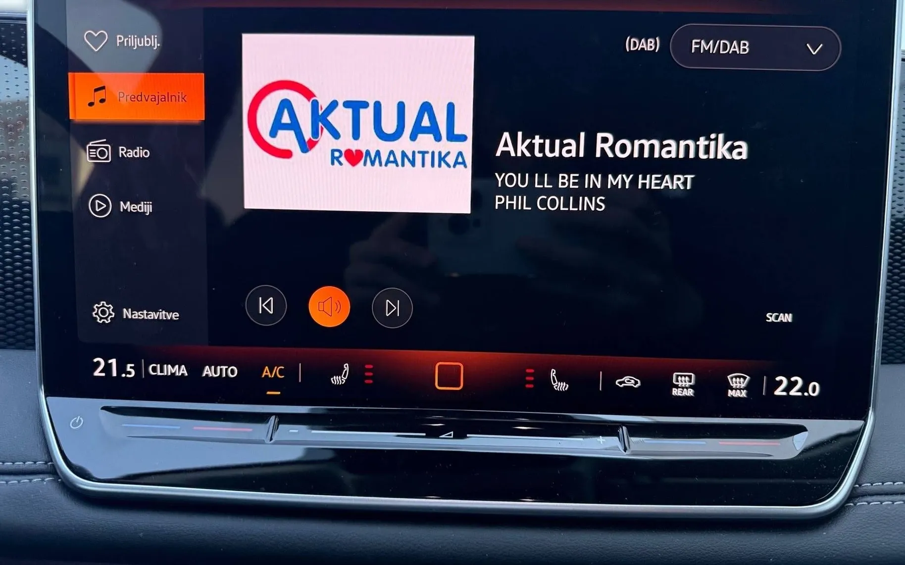 Notranja slika - Volkswagen Tiguan - 1.5 eTSI BMT 4All DSG - 9