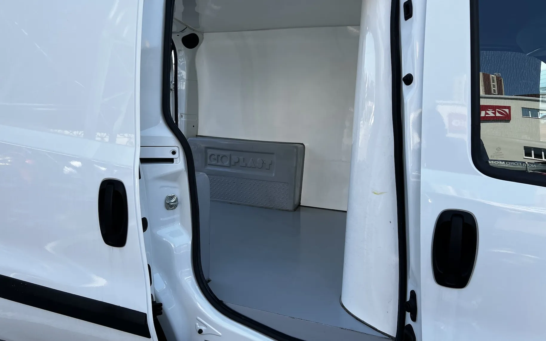Zunanja slika - Fiat Doblo - CARGO 1.3 MULTIJET SX POVRAČILO DDV  IZOLIRAN TOV - 12