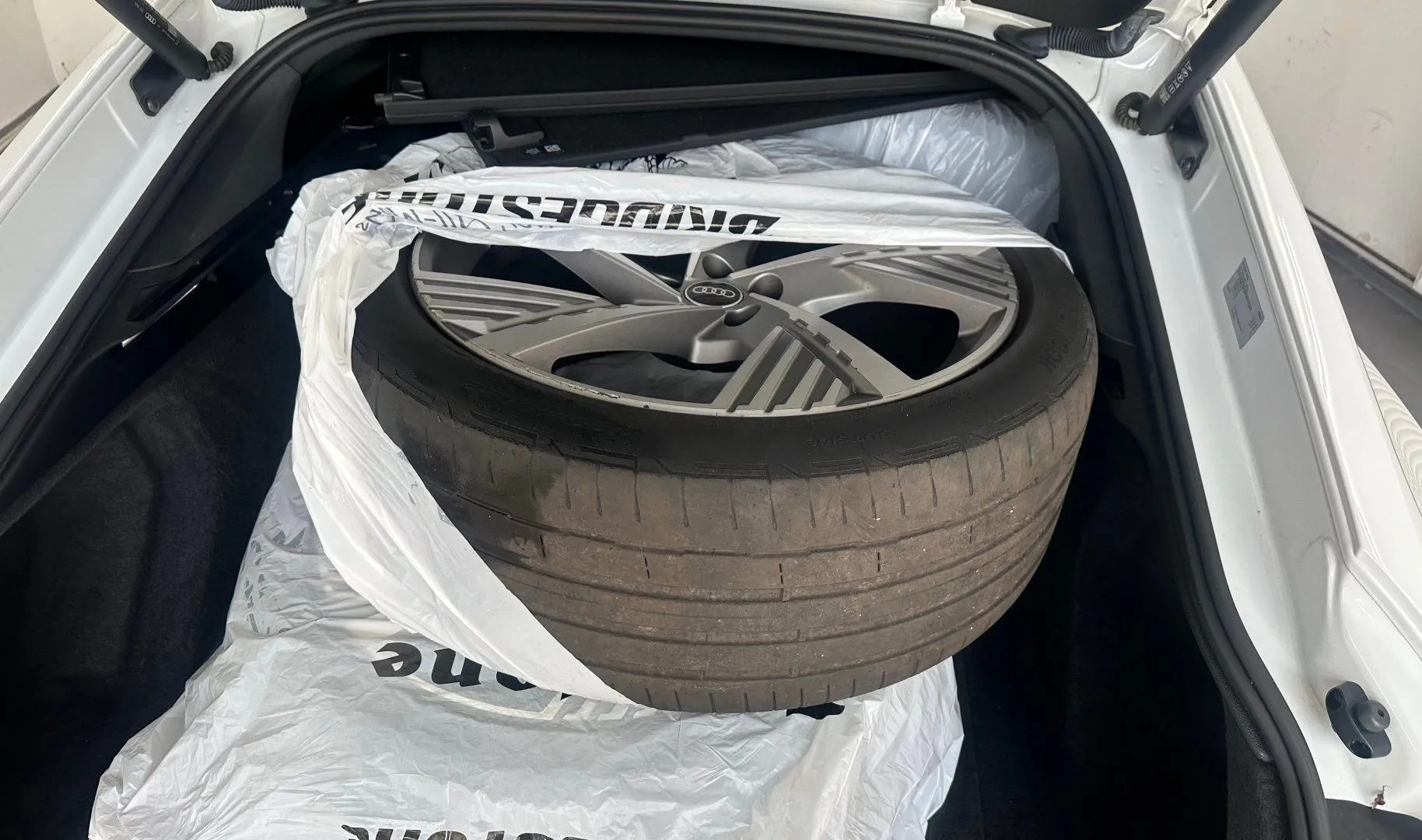 Zunanja slika - Audi e-tron - 55 quattro S line.NEMŠKI+4ALU.KAMERA.USNJE.KLJUKA - 6