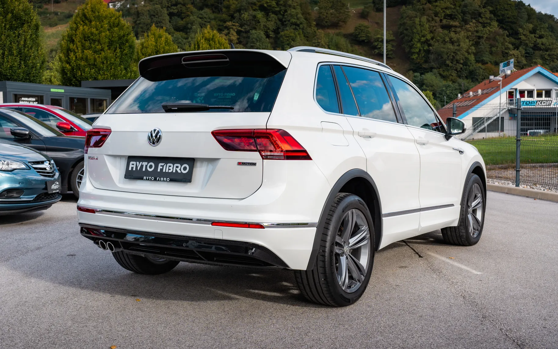 Zunanja slika - Volkswagen Tiguan - 2,0 TDI BMT R-Line Edition DSG - 4