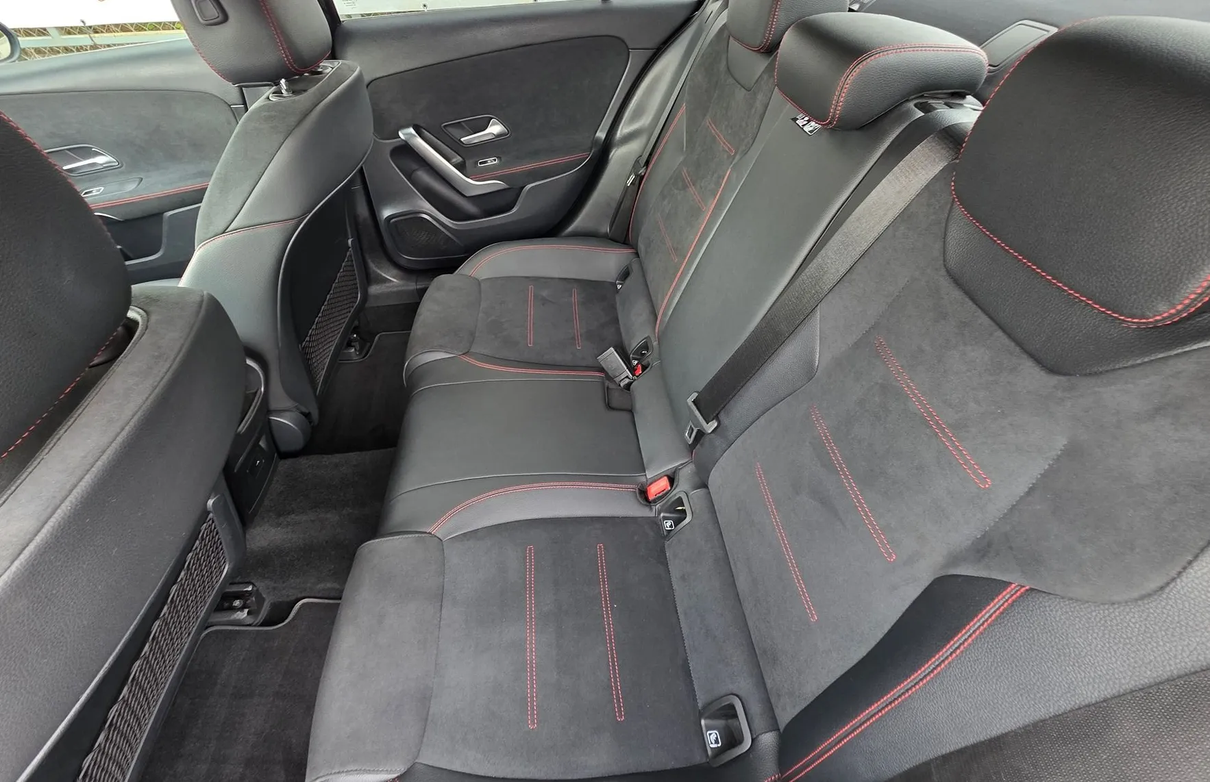 Zunanja slika - Mercedes-Benz A-Razred - A LIMUZINA 200 AMG AVT. LED-VIRTUAL-KAMERA-1.LAST - 14