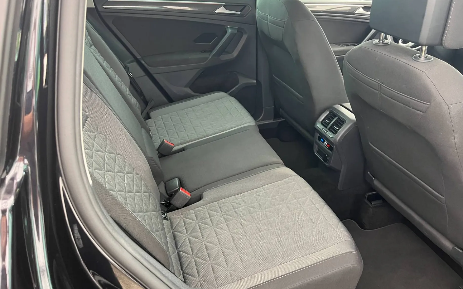 Notranja slika - Volkswagen Tiguan - 2.0 TDI BMT DSG-1 LASTNIK-LED-KAM-ODLIČEN - 7