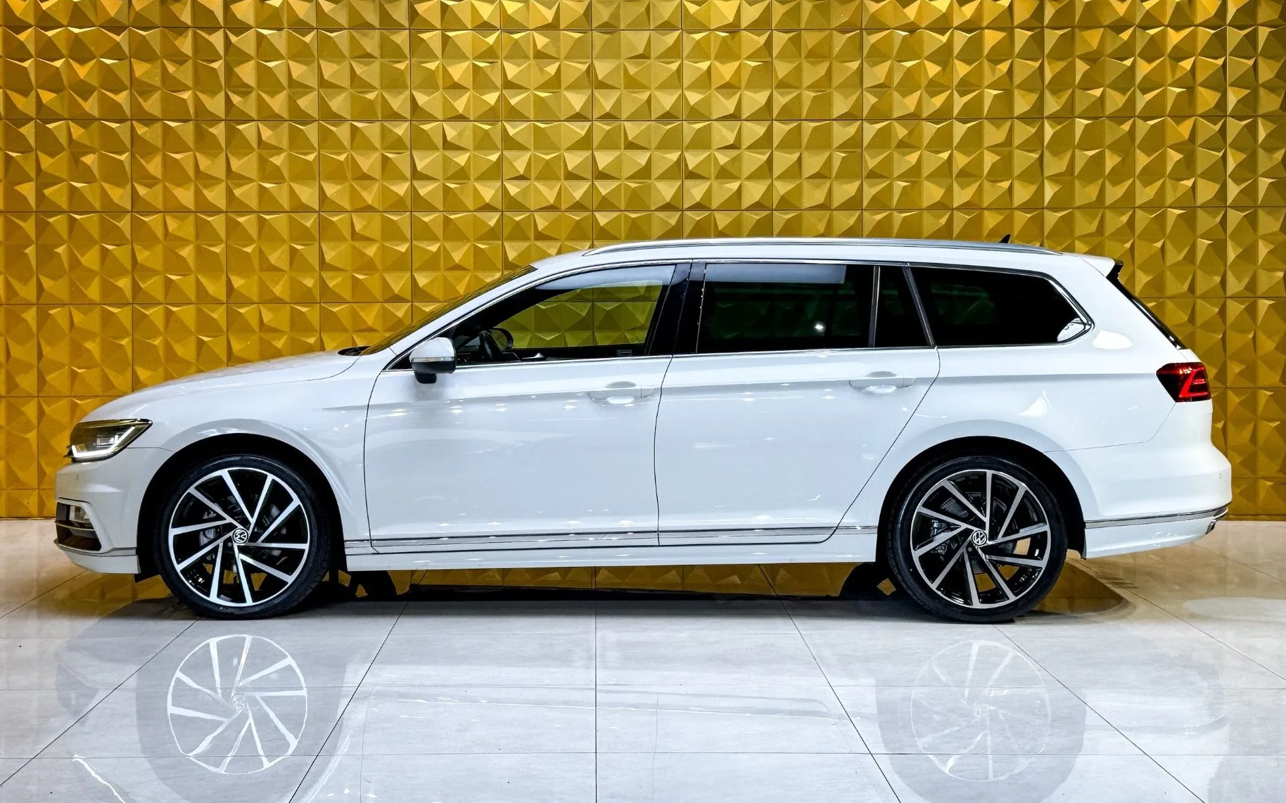 Zunanja slika - Volkswagen Passat Variant - 2.0 TDI AUT.-R Line-LED-VIRTUAL-KLJUKA-KAMERA - 6