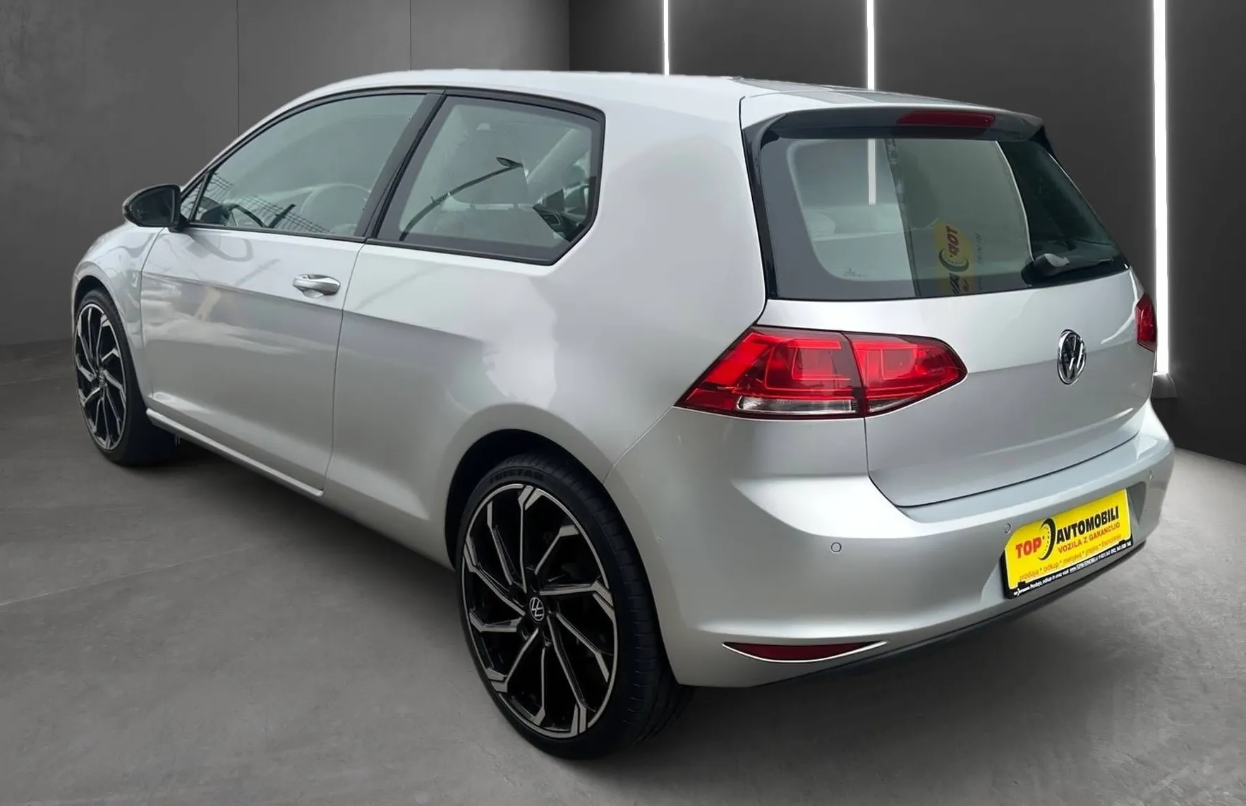 Zunanja slika - VW Golf - 1.6 TDI TEMP PDC GR.SEDEŽEV SAMO 98.000KM - 5