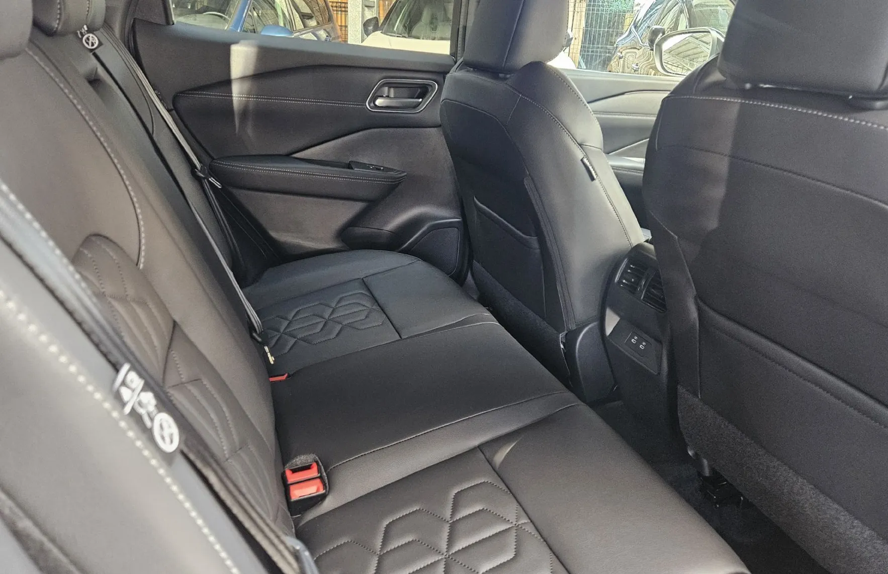 Zunanja slika - Nissan Qashqai - 1.3 DIG-T Mild Hyb.158 2WD X-Tron.TEKNA - 4