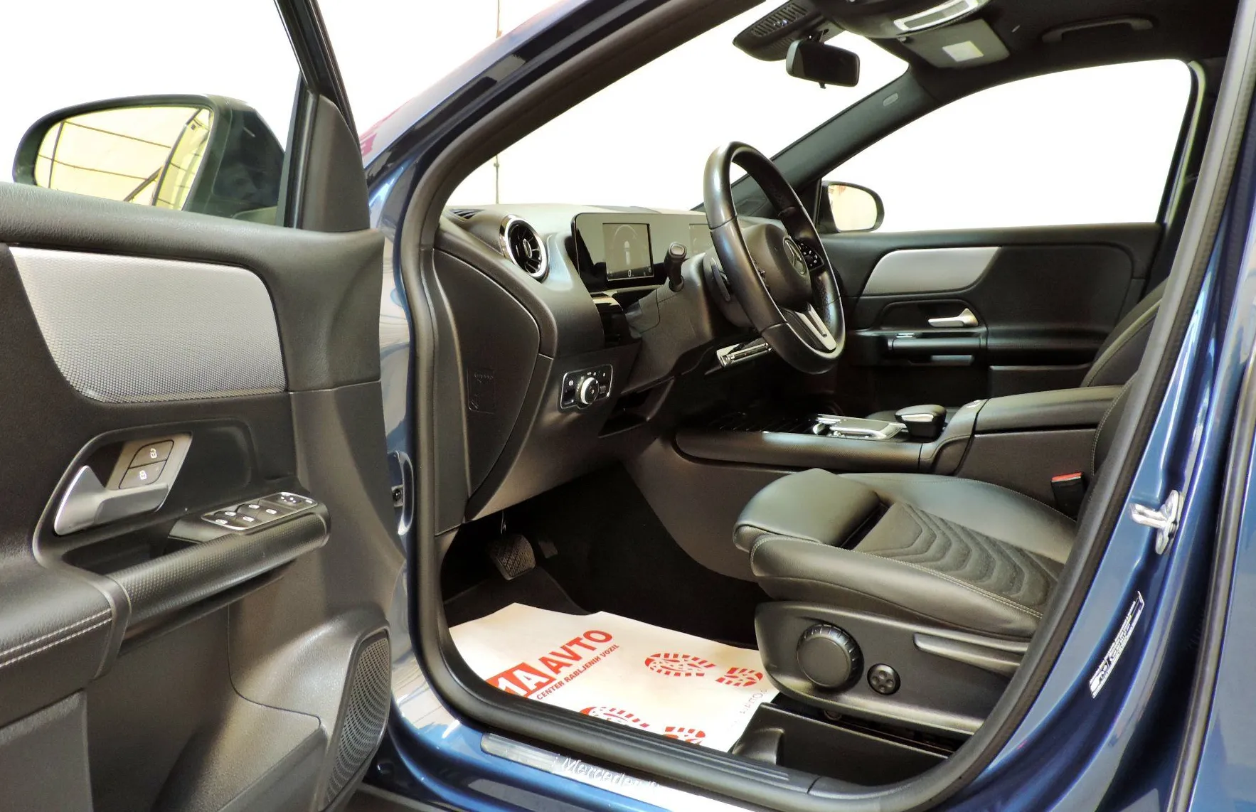 Zunanja slika - Mercedes-Benz GLA-Razred - GLA 220 d 4MATIC  Avt. KAMERA-USNJE-LED... - 9