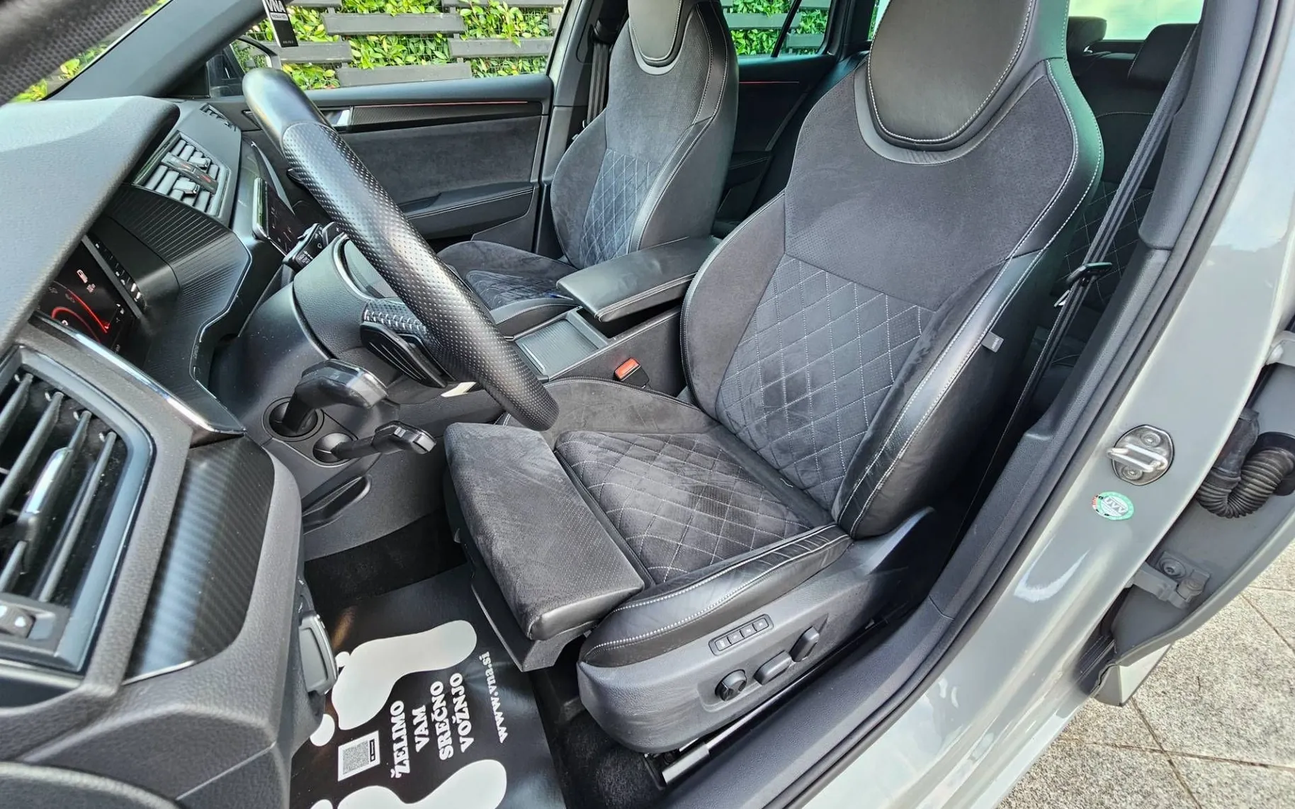 Notranja slika - Škoda Superb - Combi 4x4 2.0 TSI Sportline DSG |VIRTUAL|WEBASTO| - 8