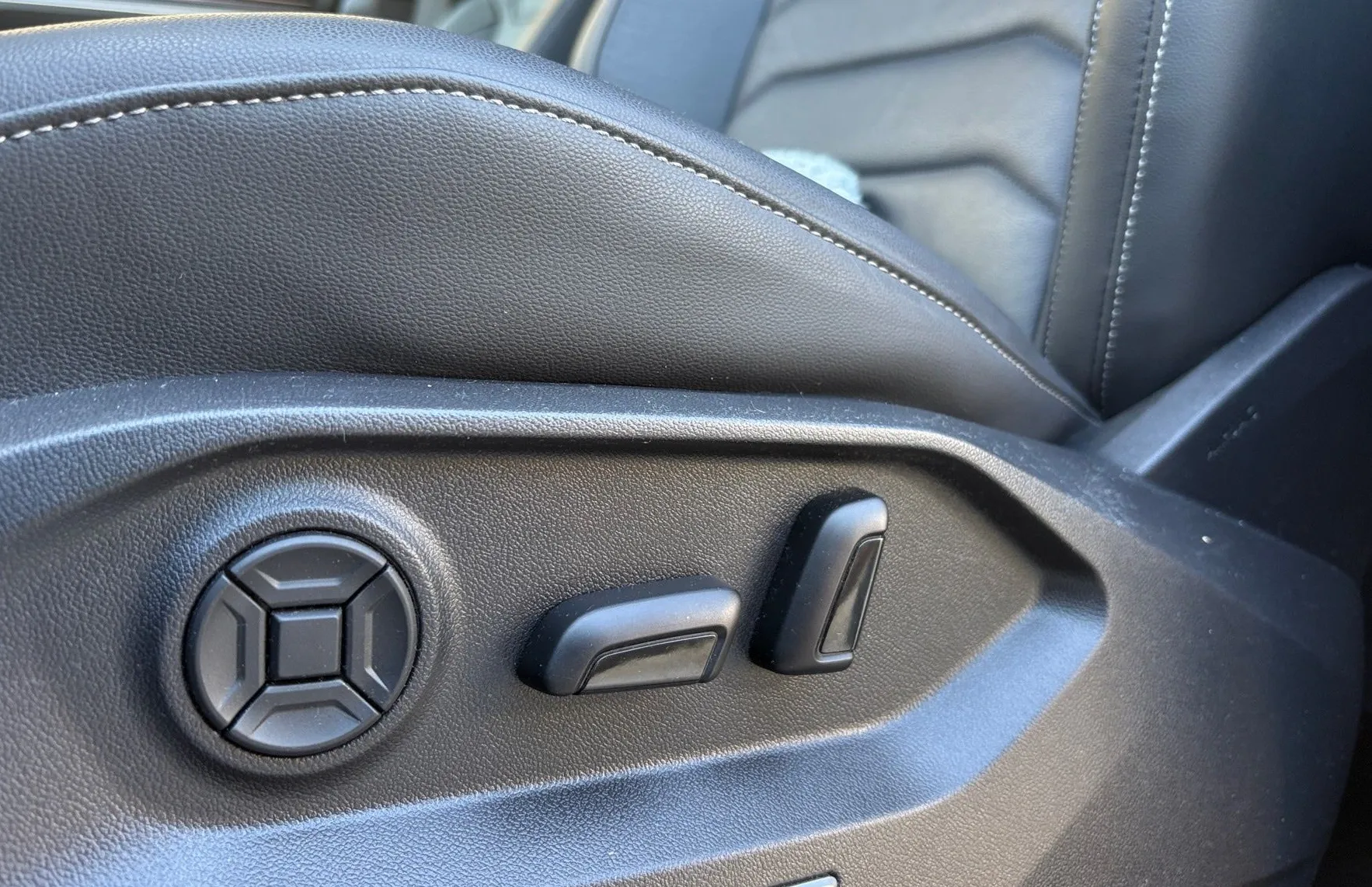 Zunanja slika - VW Touareg - V6 TDI BMT R-Line ... - 15