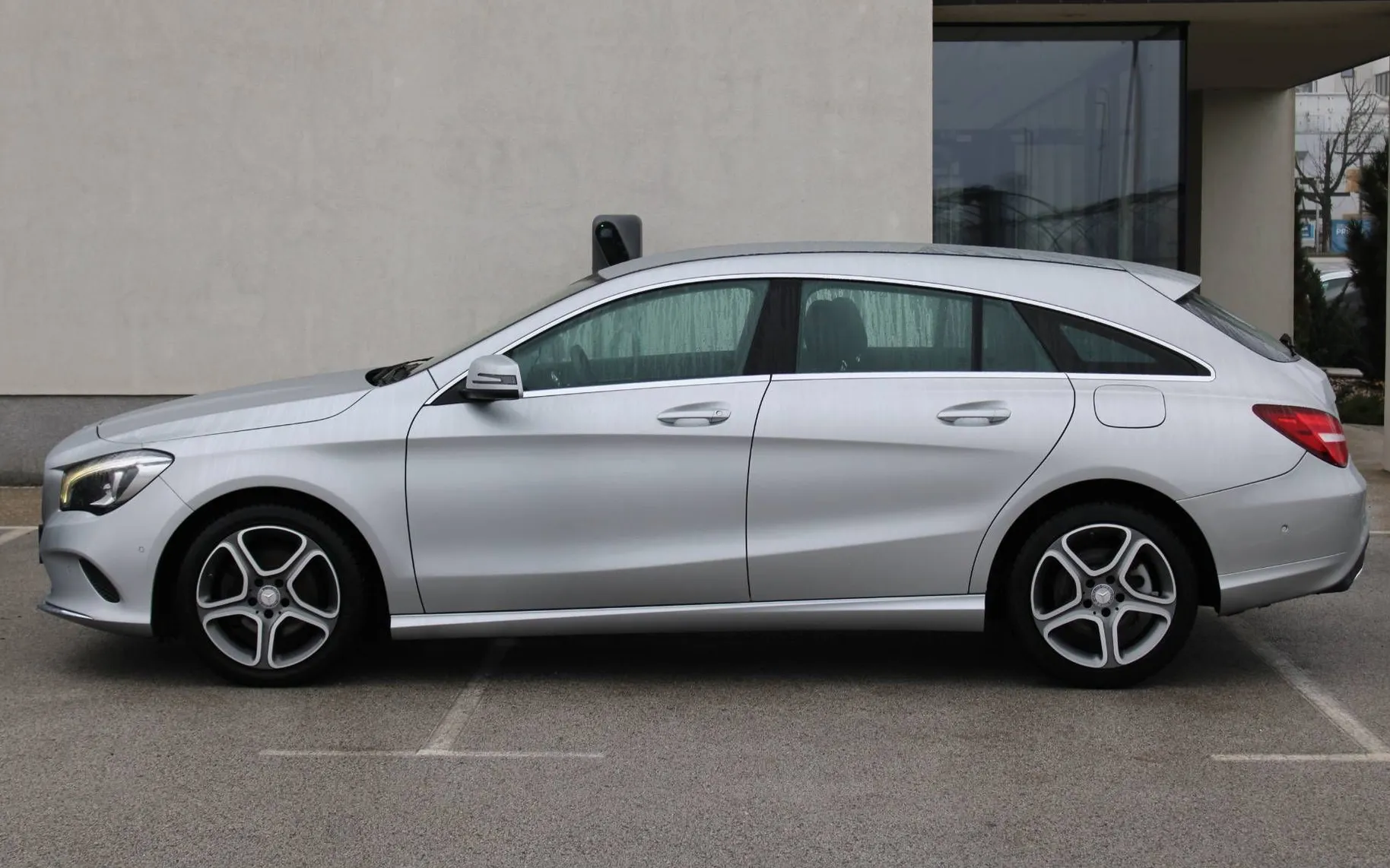 Zunanja slika - Mercedes-Benz CLA-Razred - CLA Shooting Brake CLA180d - LED NAVI PDC TEMP ALU USNJE - 4