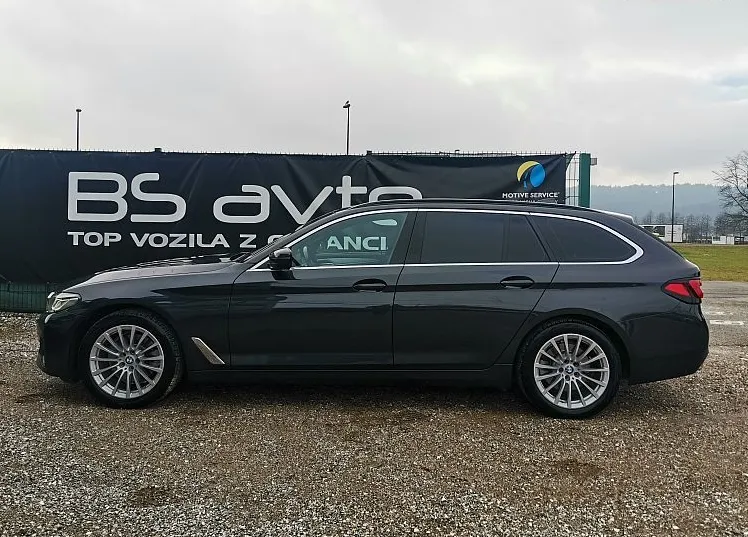 Zunanja slika - BMW Serija 5 - Touring: 520d AUT. -HEAD UP-VL-KLJUKA-MODEL 2021-KAMERA - 4