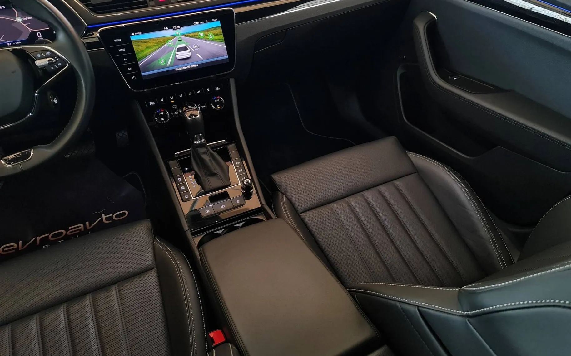 Notranja slika - Škoda Superb - Combi 2.0 TDI L K Laurin Klement•Tovarniš. jamstvo - 11