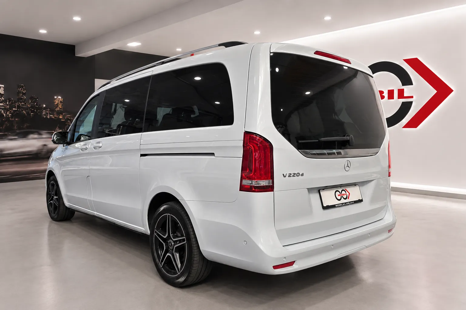 Notranja slika - Mercedes-Benz V-Razred - V 220 d Edition Lang-dolgi Avt. - LED.navi.kamera - 7