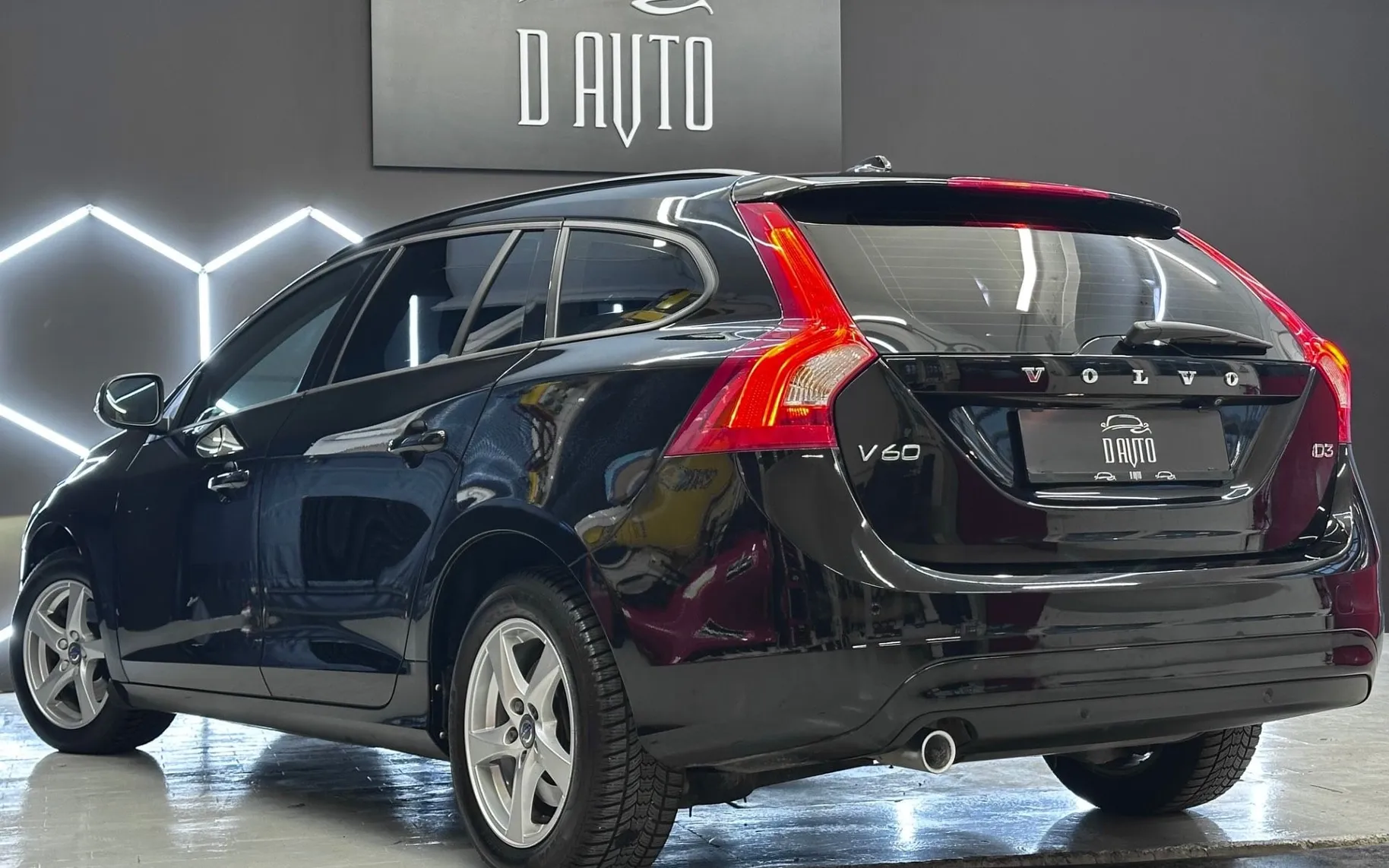 Zunanja slika - Volvo V60 - 2.0D KAMERA-NAVI-BIXENON-GRETJE SEDEZEV-PDC... - 6