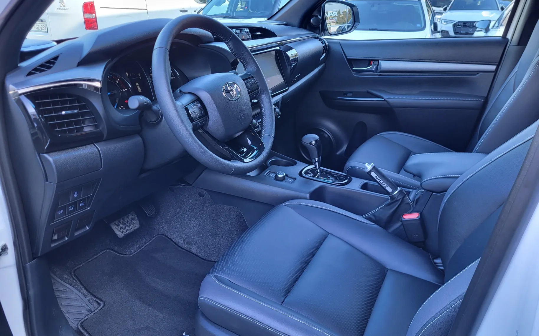 Zunanja slika - Toyota Hilux - 2.8 D-4D Invincible Automatic - 21