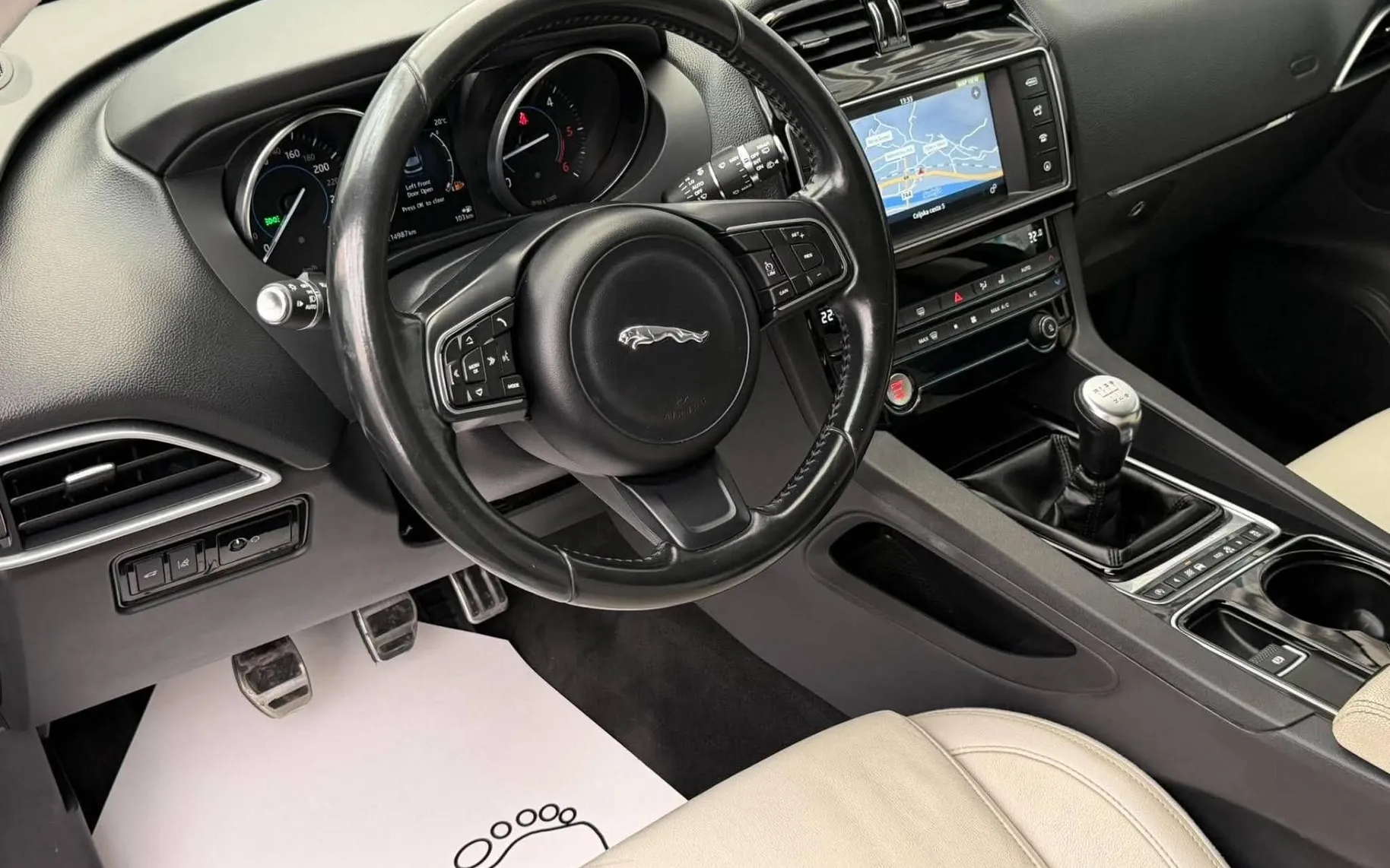 Notranja slika - Jaguar F-Pace - 2.0 D•4X4•R•FUL LED•NAVI•AMBIENT•PDC•LANE ASSIST• - 8
