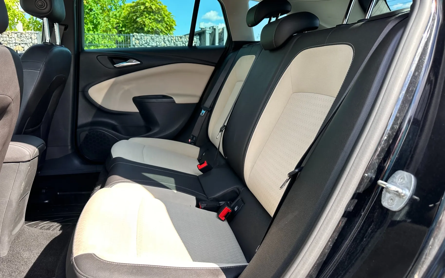Zunanja slika - Opel Astra - 1.6 CDTI+SLOVENSKI+KEYLESS+NAVI+16 COL+PDC+ODLIČEN - 12