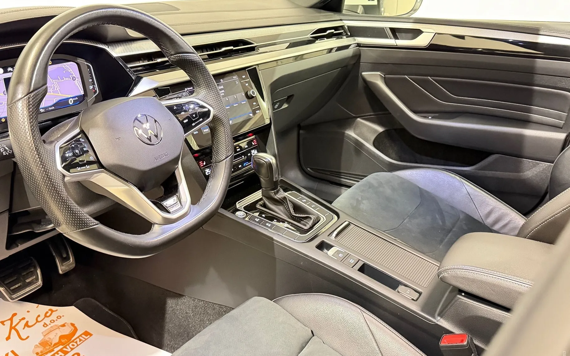 Notranja slika - VW Arteon Shooting Brake - 2.0 TDI-R LINE-4X4-PANORAMA-ACC-VIRTUAL-KAMERA-F1 - 10