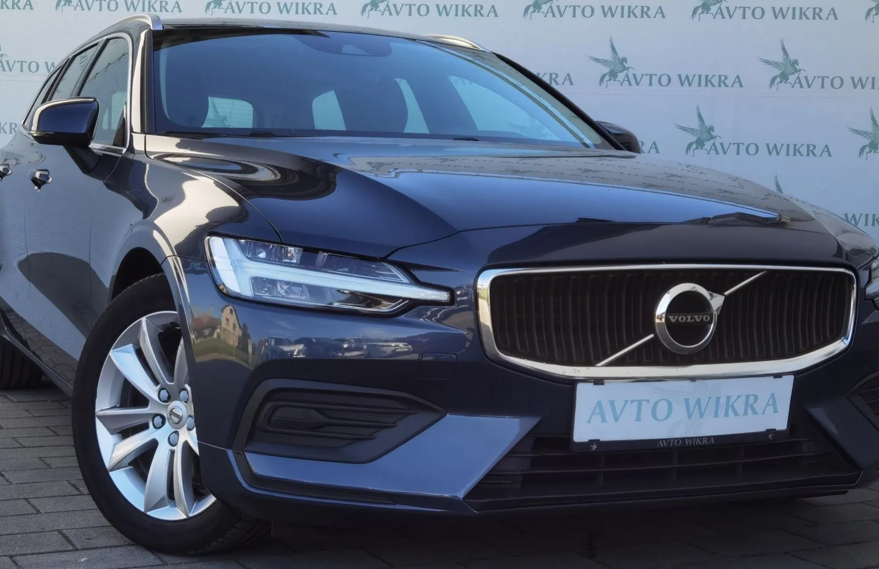 Zunanja slika - Volvo V60 - D3 Momentum FULLED•TEMP•LANE•NAV•KAMERA•2X-PDC•17C - 1
