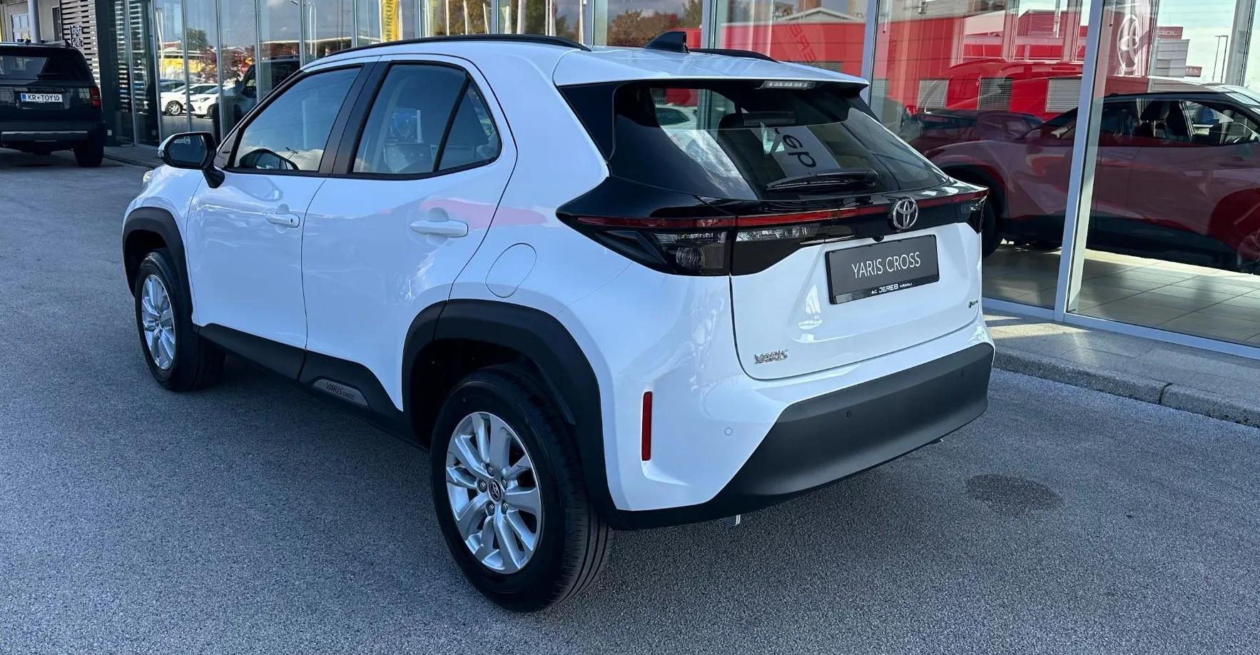 Zunanja slika - Toyota Yaris Cross - Hybrid 1.5 VVT-i Cool Avt. - 3
