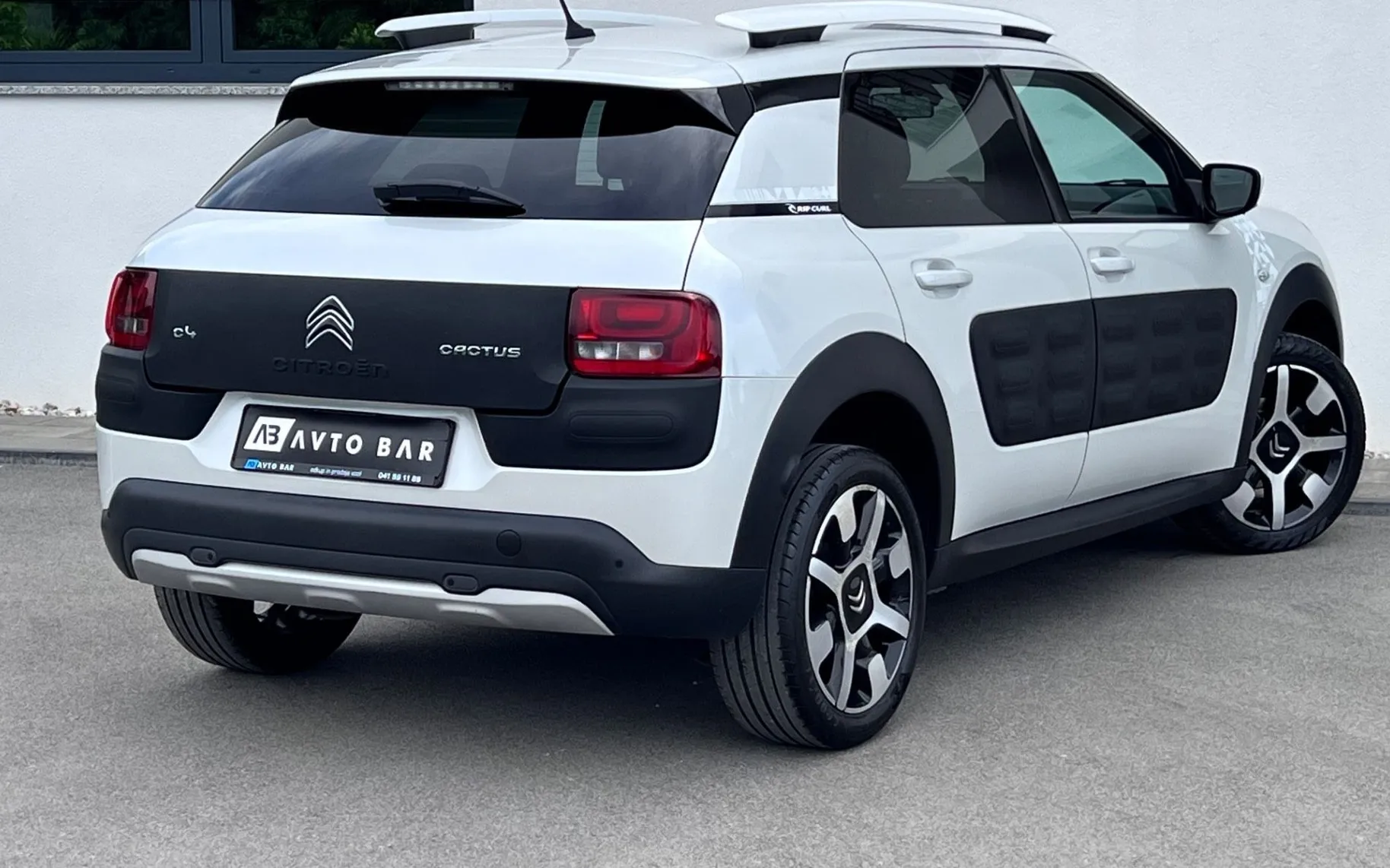 Notranja slika - Citroën C4 Cactus - 1.2 THP PureTech S S Rip Curl - 8