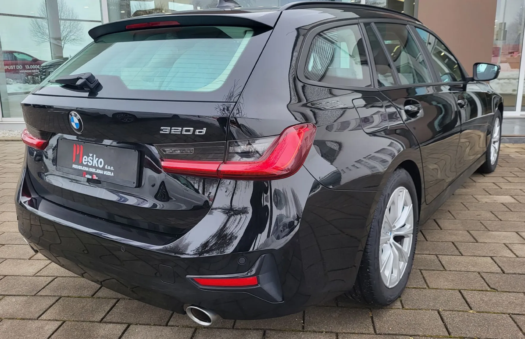 Zunanja slika - BMW Serija 3 - Touring: 320d  AT8 1last-navi-led-alu-acc-virtual-pdc-se - 4