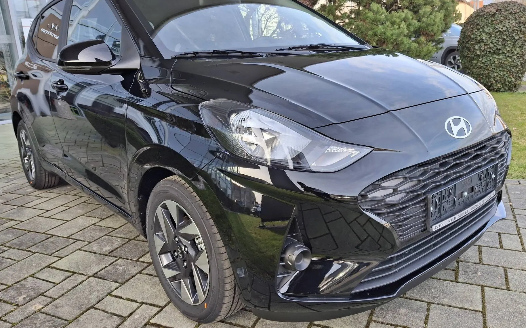 Zunanja slika - Hyundai i10 - 1.2 FL STYLE   AAC. WINTER. naslon. rg... - 3